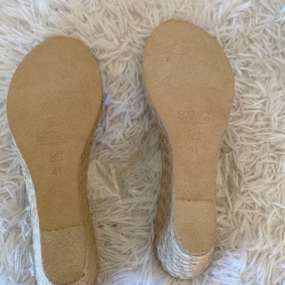 Andre Assous Bella Wedge Sandal - Picture 10 of 10